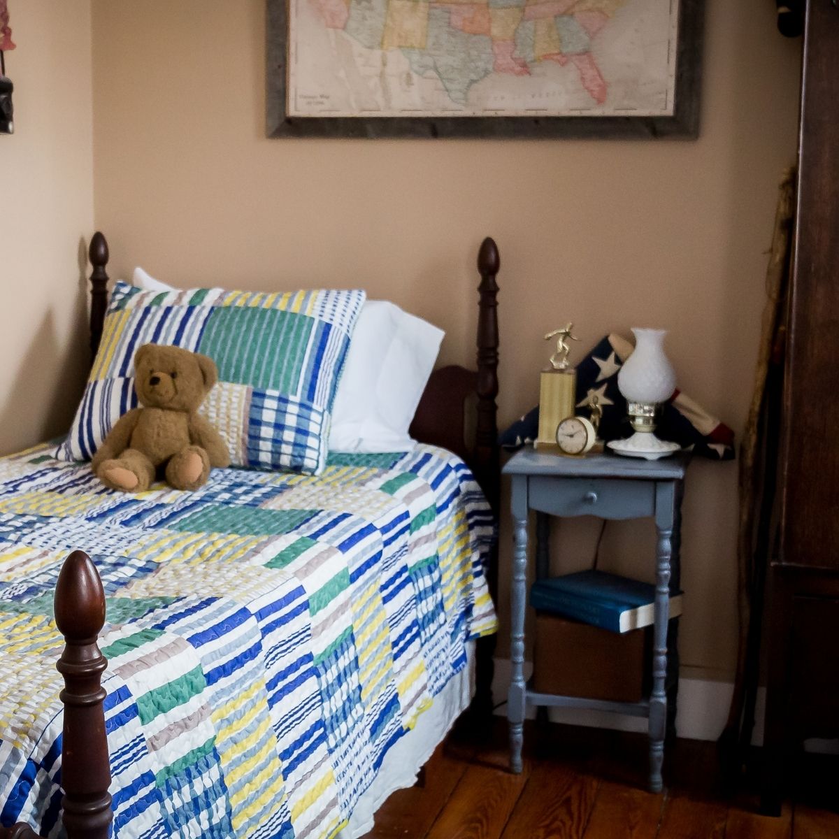 How to create a cozy guest room on a budget