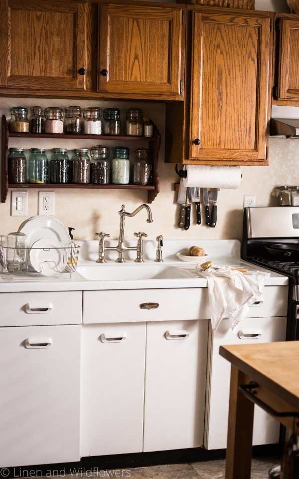 Vintage Sink Review 1 Year Later about a farmhouse-style sink in a 1885 house.