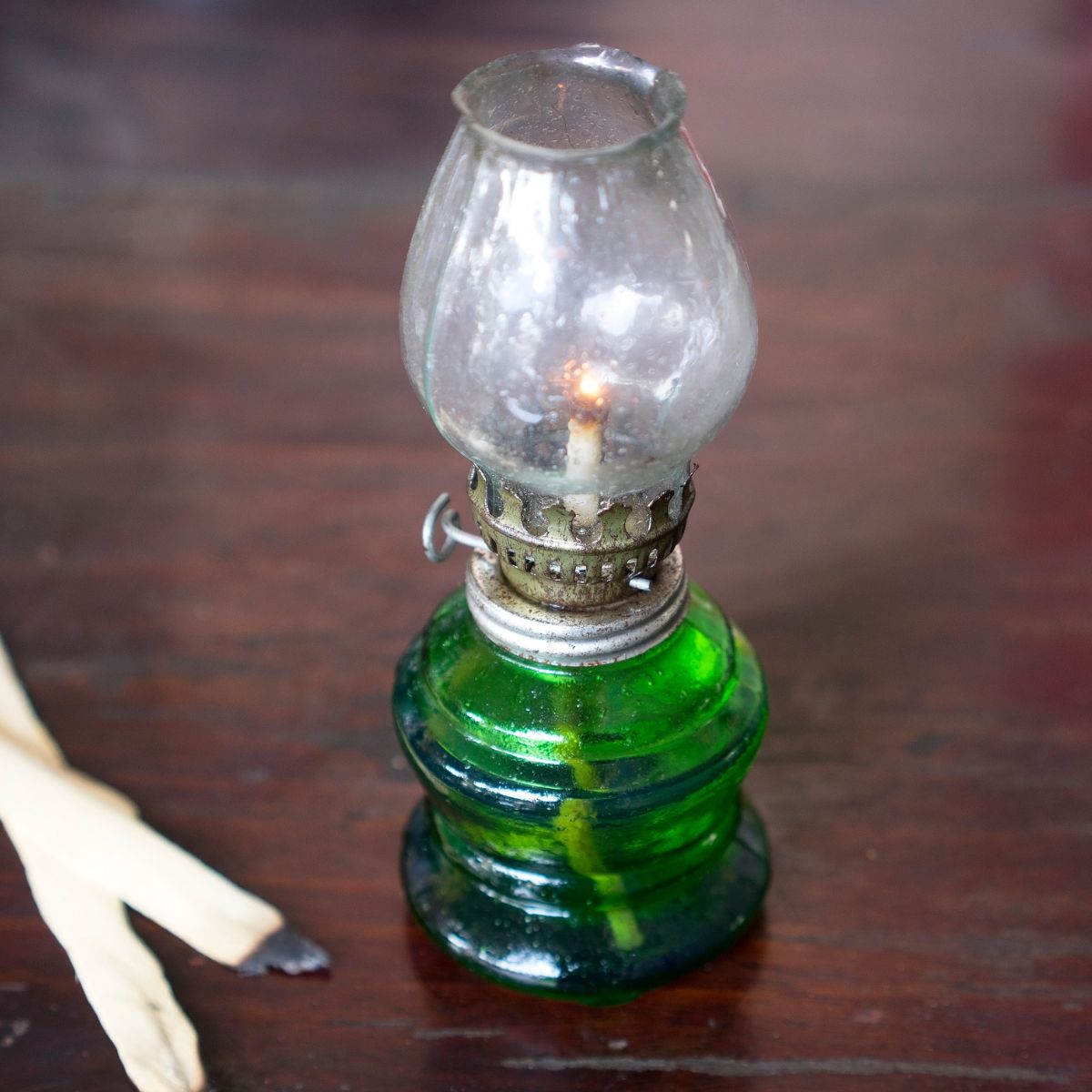 How to clean & maintain oil lamps