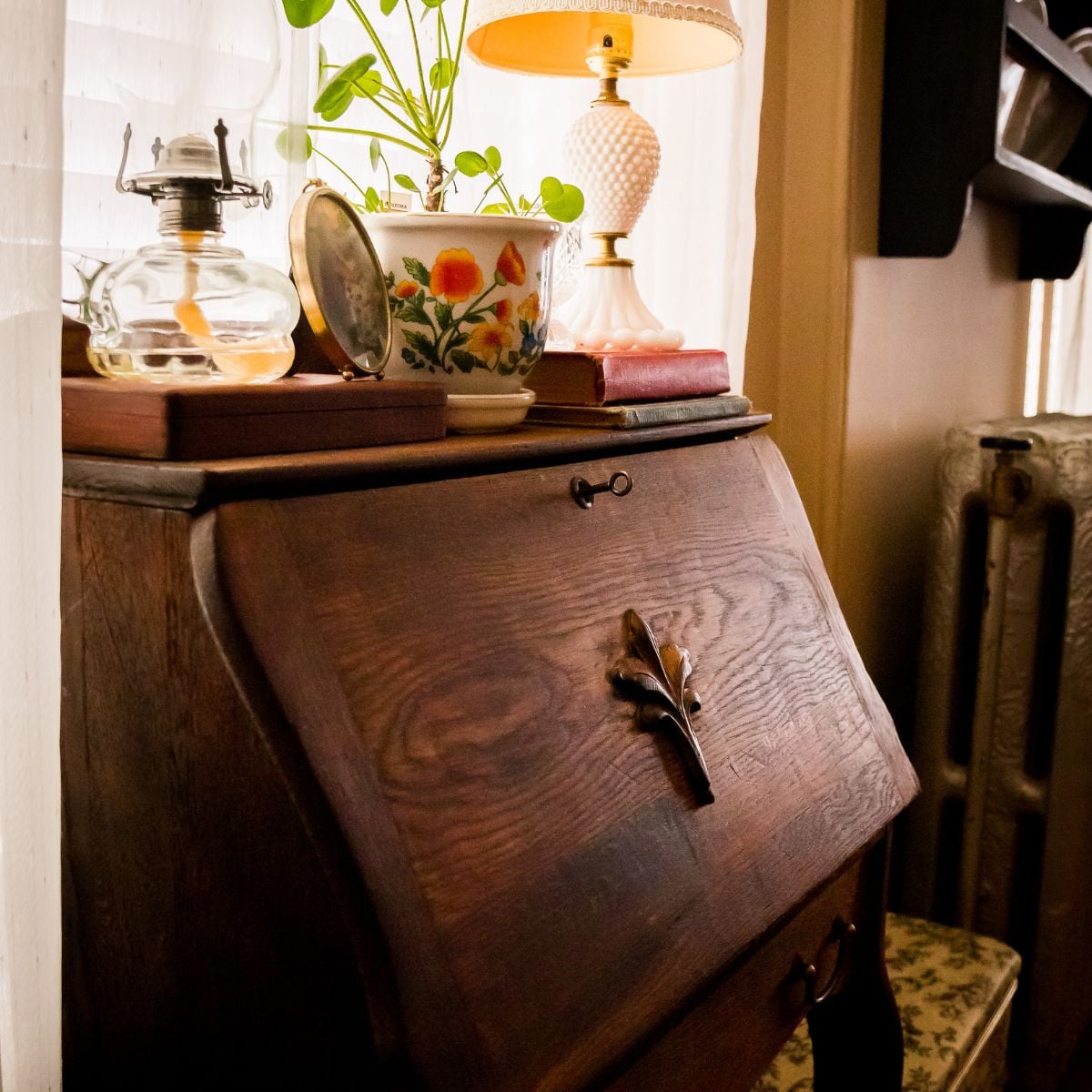 10 Tips for Finding the Right Antique Furniture · Linen & Wildflowers