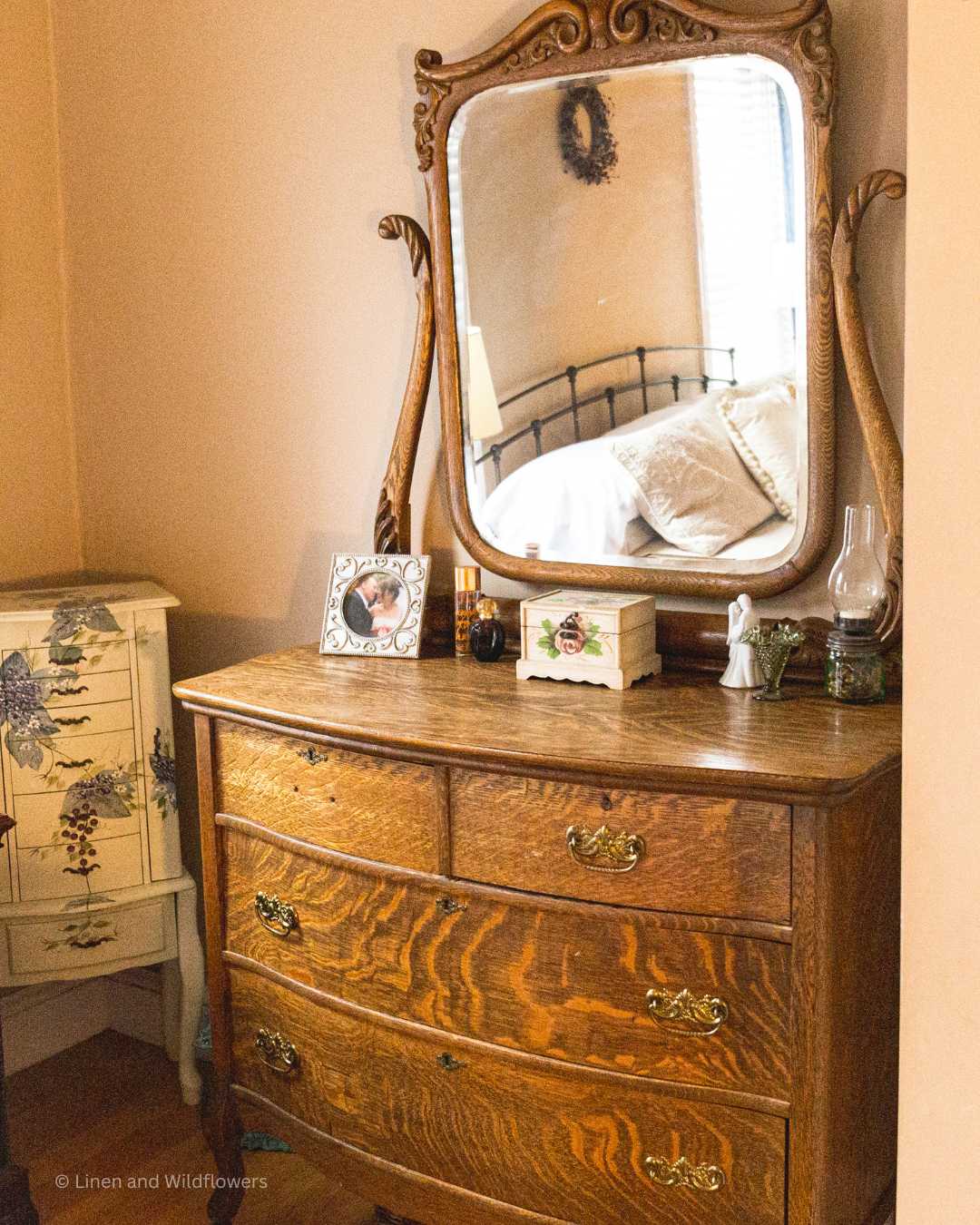 10 Tips for Finding the Right Antique Furniture Linen and Wildflowers